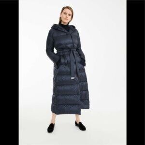 🔹MaxMara / The Cube Down jacket